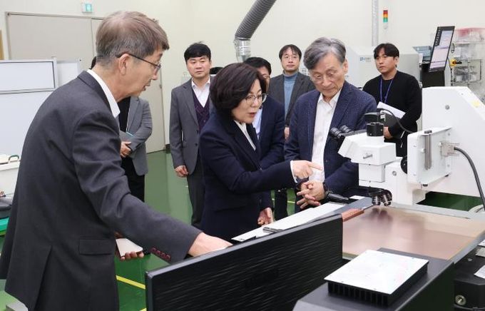 안성시, 첨단 반도체 소부장 기업 ㈜이오테크닉스 방문