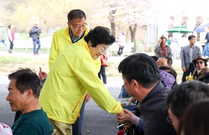 만개한 산수유와 함께한 봄, 제27회 이천백사산수유꽃축제 성황리 마무리