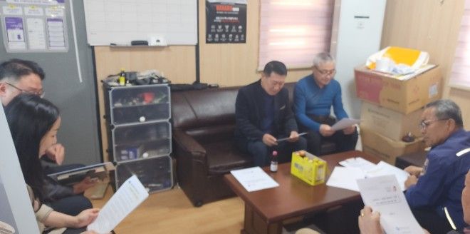 4월 8일, 세종시교육청 ’1,000원 통학택시‘ 운영 담당자가 개인택시사업자(기사)를 대상으로 안전교육을 실시하고 있다.