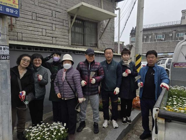 동두천시 보산동 주민자치위원회, 마을 골목 초화류 식재
